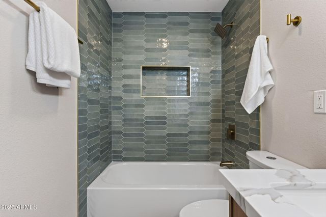 6807 E PORTLAND Street, Scottsdale, AZ 85257
