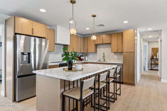 6807 E PORTLAND Street, Scottsdale, AZ 85257