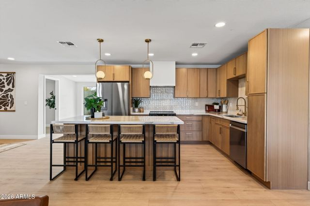 6807 E PORTLAND Street, Scottsdale, AZ 85257