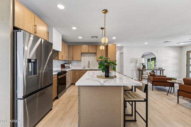 6807 E PORTLAND Street, Scottsdale, AZ 85257