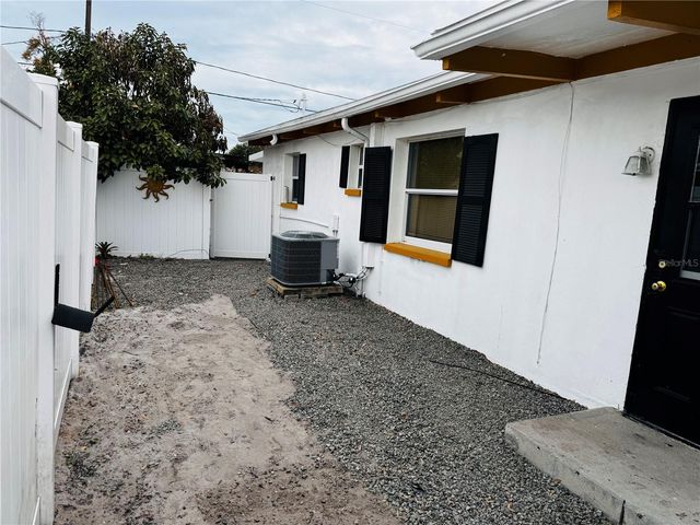 1709 WARRINGTON WAY, Tampa, FL 33619