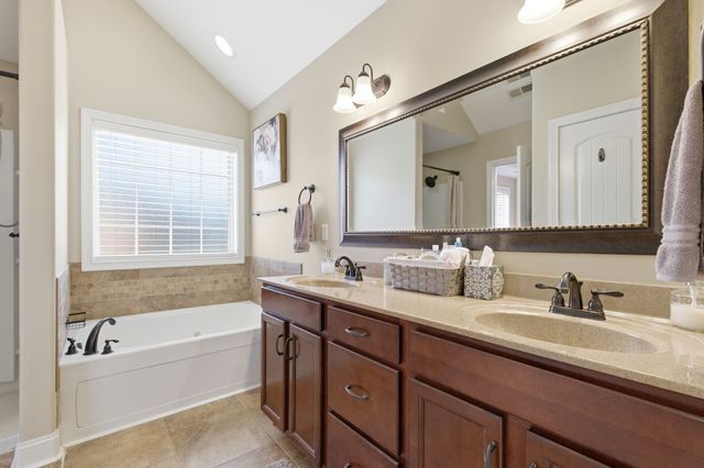927 Nectar Ct, Adams, TN 37010