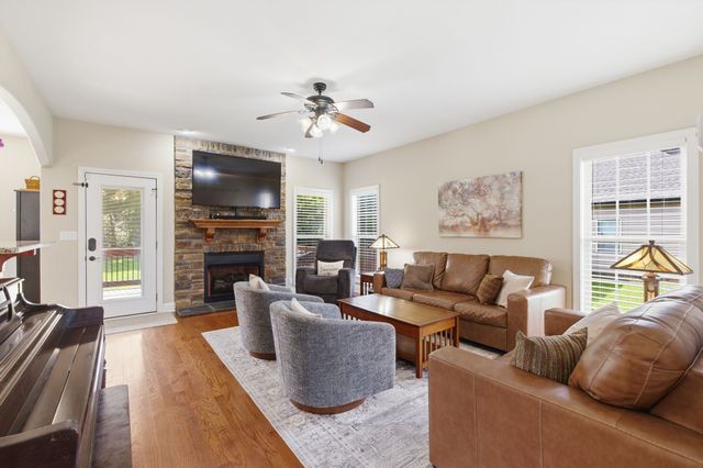 927 Nectar Ct, Adams, TN 37010