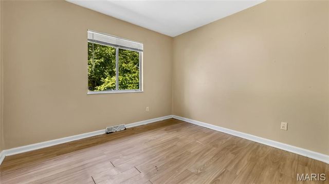 10062 Bon Oak Drive, St Louis, MO 63136