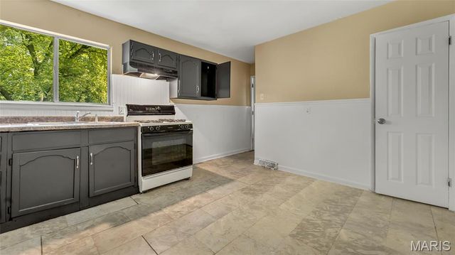 10062 Bon Oak Drive, St Louis, MO 63136