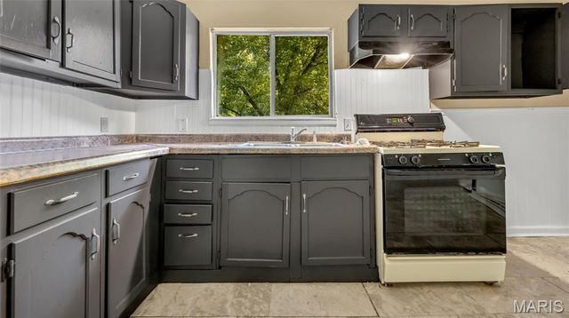 10062 Bon Oak Drive, St Louis, MO 63136