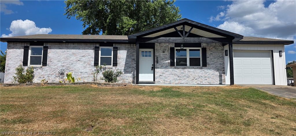 1003 Flatrock Drive, Van Buren, AR 72956