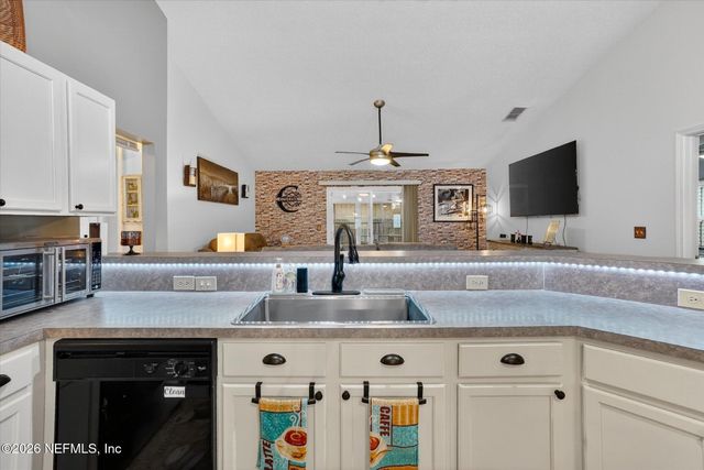 7525 PLANTATION CLUB Drive, Jacksonville, FL 32244