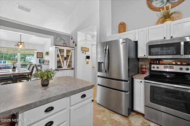 7525 PLANTATION CLUB Drive, Jacksonville, FL 32244