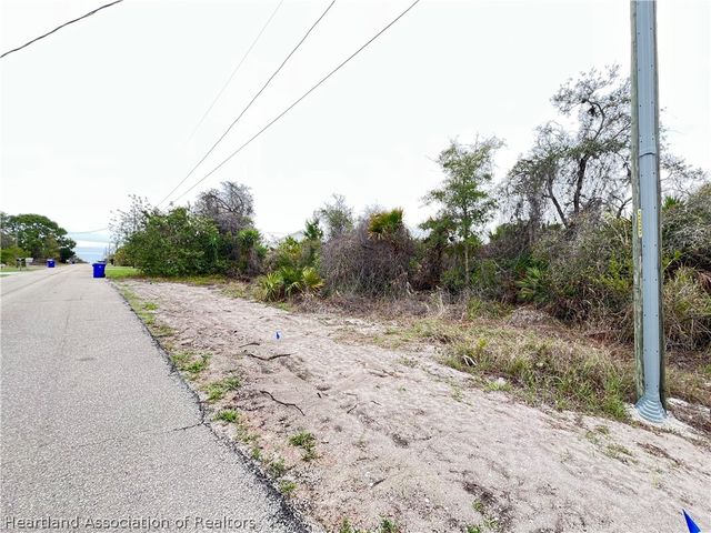 346 Imbros Avenue NE, Lake Placid, FL 33852