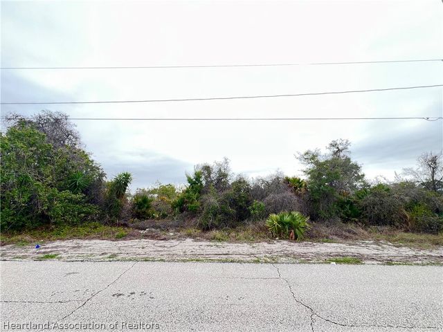 346 Imbros Avenue NE, Lake Placid, FL 33852