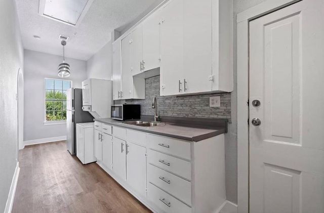 805 10th Street 2, Galveston, TX 77550