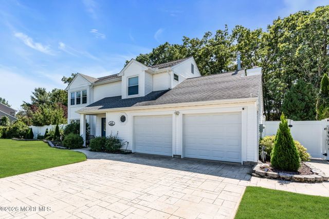 41 Deer Run Drive S, Barnegat, NJ 08005