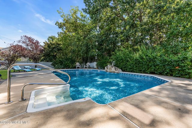 41 Deer Run Drive S, Barnegat, NJ 08005