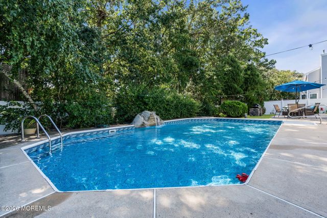 41 Deer Run Drive S, Barnegat, NJ 08005