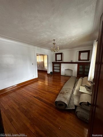 6524 Pinehurst Street, Dearborn, MI 48126