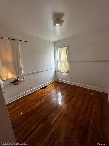 6524 Pinehurst Street, Dearborn, MI 48126