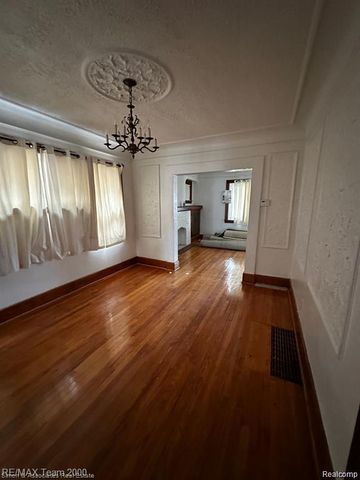 6524 Pinehurst Street, Dearborn, MI 48126