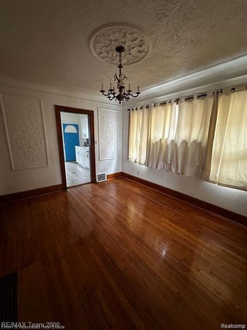 6524 Pinehurst Street, Dearborn, MI 48126