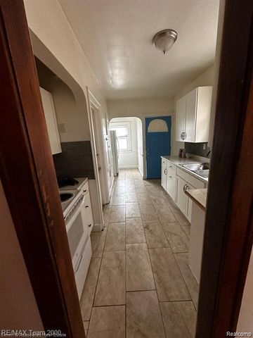 6524 Pinehurst Street, Dearborn, MI 48126