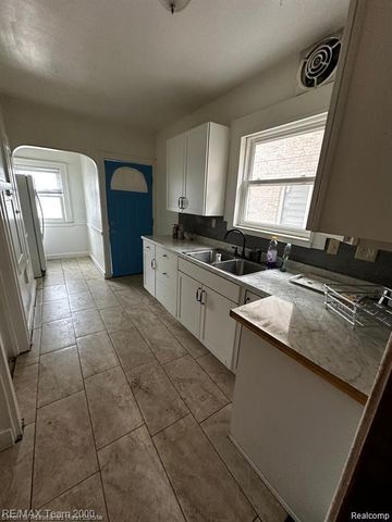 6524 Pinehurst Street, Dearborn, MI 48126