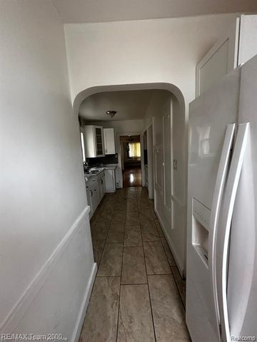 6524 Pinehurst Street, Dearborn, MI 48126