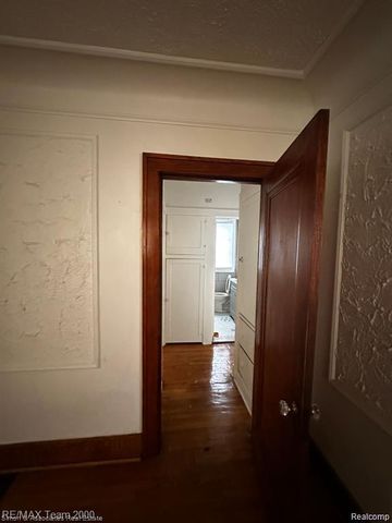 6524 Pinehurst Street, Dearborn, MI 48126