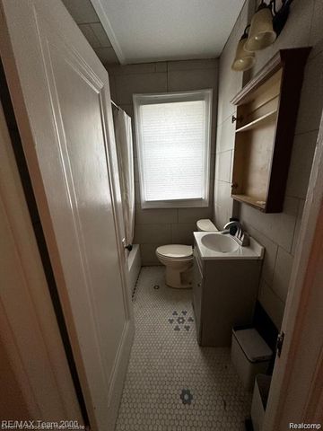 6524 Pinehurst Street, Dearborn, MI 48126