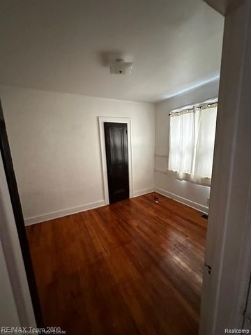 6524 Pinehurst Street, Dearborn, MI 48126