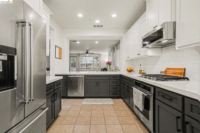 241 Yellow Rose Cir, Oakley, CA 94561