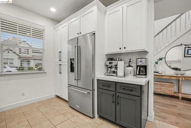 241 Yellow Rose Cir, Oakley, CA 94561