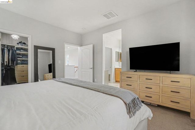 241 Yellow Rose Cir, Oakley, CA 94561