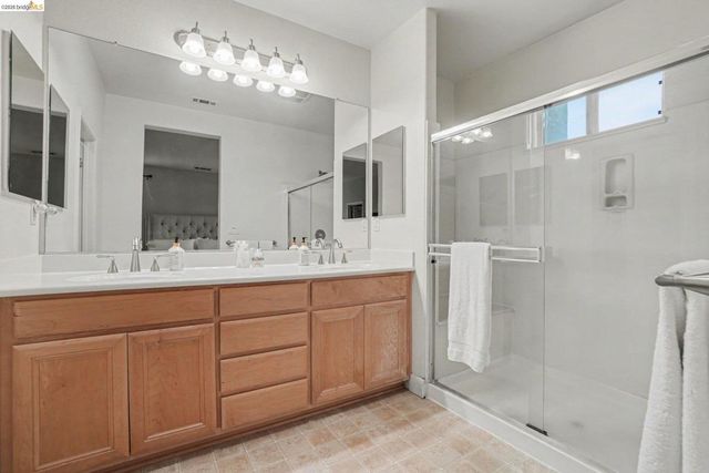 241 Yellow Rose Cir, Oakley, CA 94561