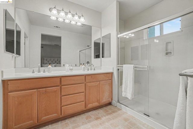 241 Yellow Rose Cir, Oakley, CA 94561