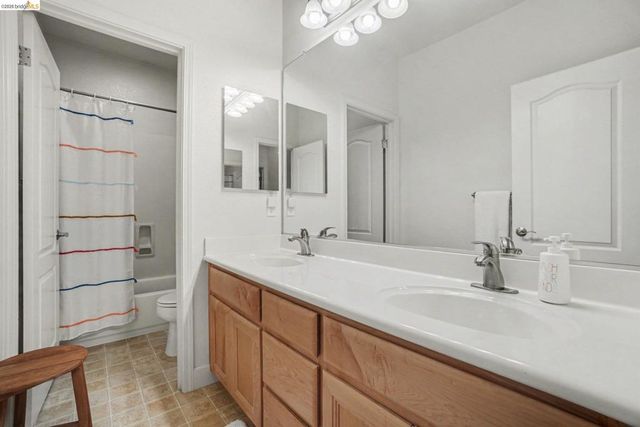 241 Yellow Rose Cir, Oakley, CA 94561