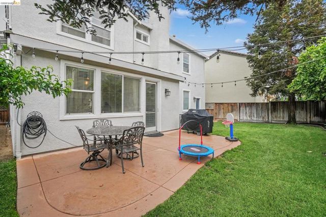 241 Yellow Rose Cir, Oakley, CA 94561