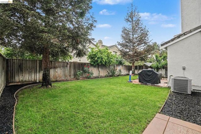 241 Yellow Rose Cir, Oakley, CA 94561