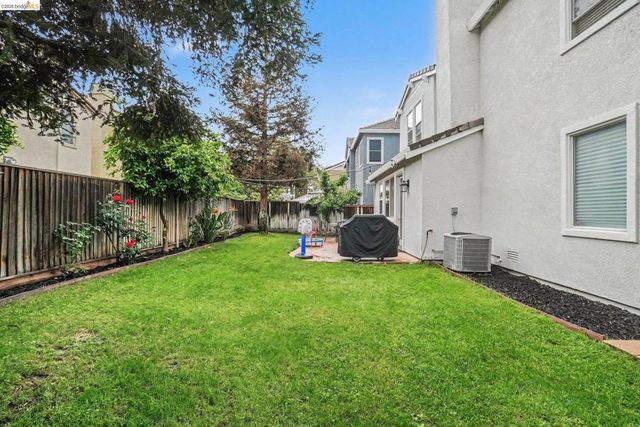 241 Yellow Rose Cir, Oakley, CA 94561