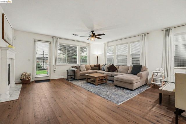 241 Yellow Rose Cir, Oakley, CA 94561