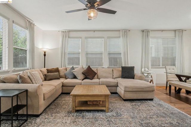 241 Yellow Rose Cir, Oakley, CA 94561