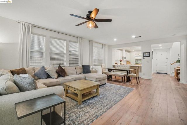 241 Yellow Rose Cir, Oakley, CA 94561