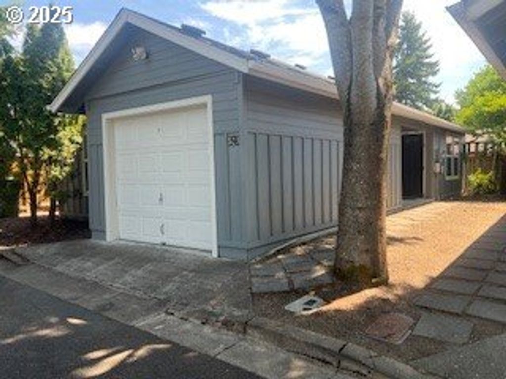 523 HANOVER St, Eugene, OR 97402