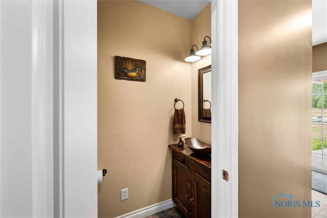1548 County Road 128, Fremont, OH 43420