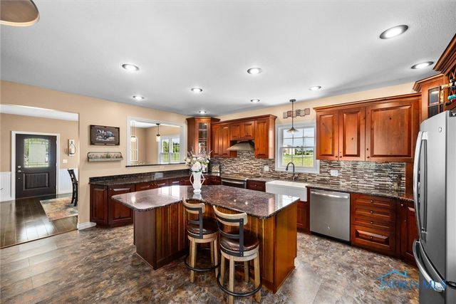 1548 County Road 128, Fremont, OH 43420
