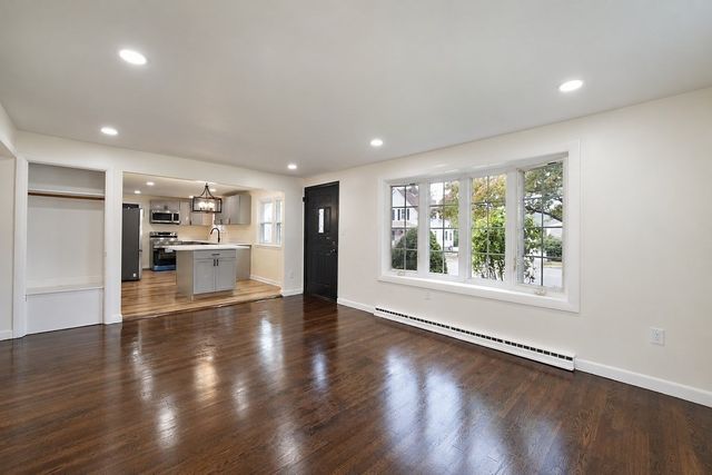 430 W Britannia St, Taunton, MA 02780