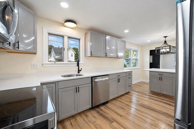 430 W Britannia St, Taunton, MA 02780