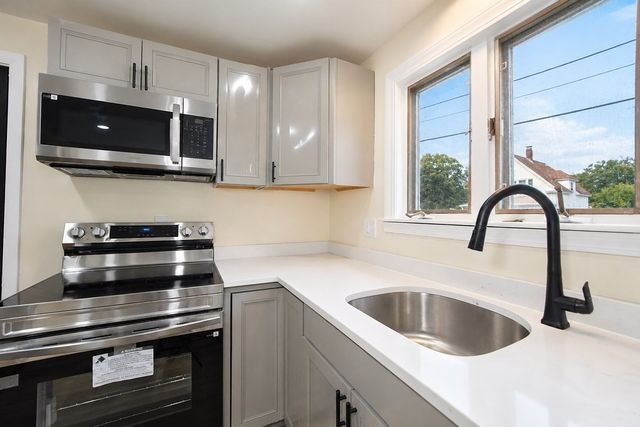 430 W Britannia St, Taunton, MA 02780