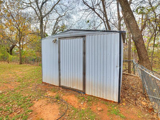 305 Woodside Drive, Norman, OK 73071