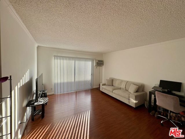 11815 Mayfield Avenue, Los Angeles, CA 90049