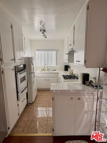 11815 Mayfield Avenue, Los Angeles, CA 90049